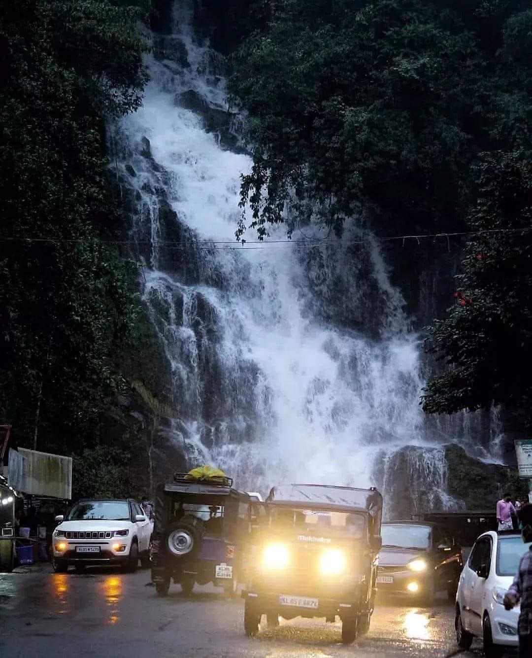 02-murinjapuzha-waterfalls2